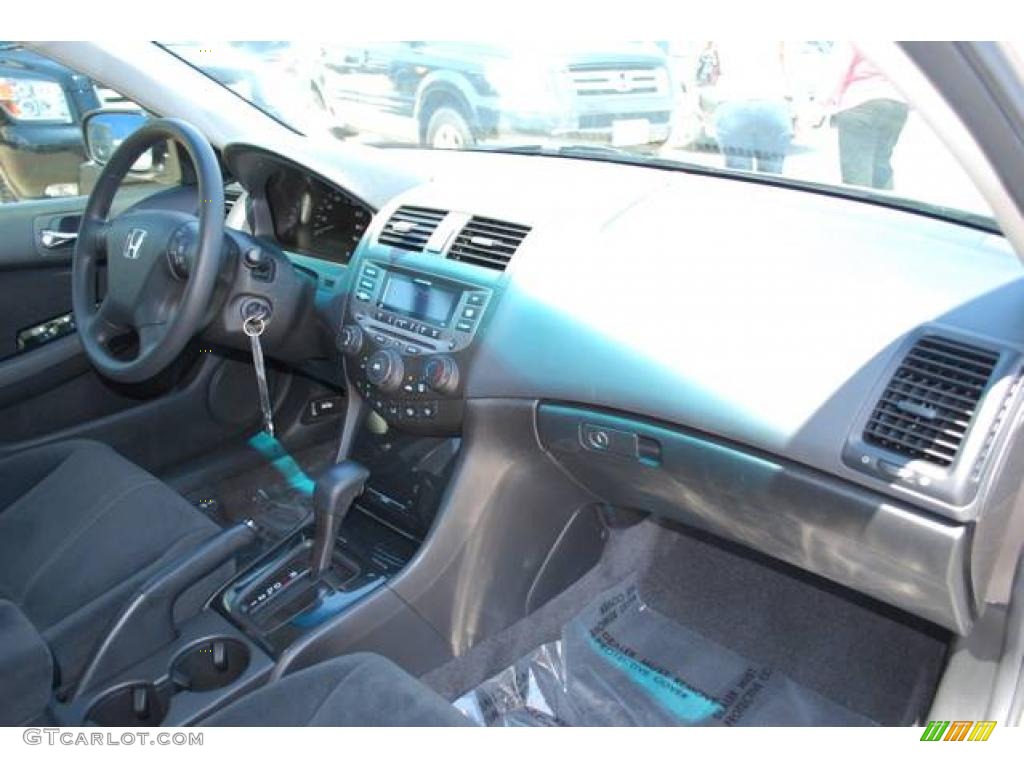 2006 Accord SE Sedan - Alabaster Silver Metallic / Black photo #24
