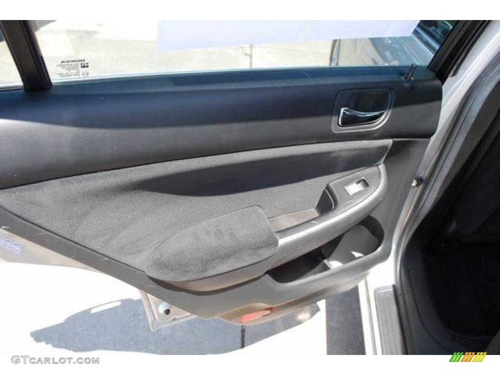 2006 Accord SE Sedan - Alabaster Silver Metallic / Black photo #25
