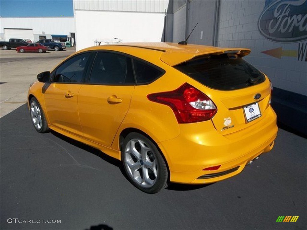 2013 Focus ST Hatchback - Tangerine Scream Tri-Coat / ST Charcoal Black Full-Leather Recaro Seats photo #4