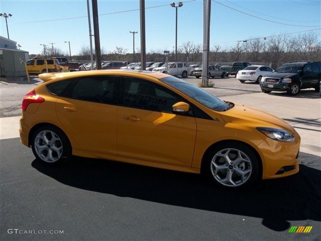 2013 Focus ST Hatchback - Tangerine Scream Tri-Coat / ST Charcoal Black Full-Leather Recaro Seats photo #10