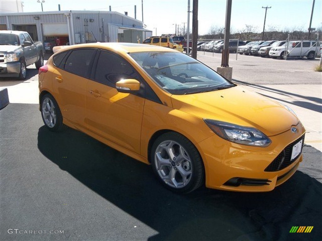 2013 Focus ST Hatchback - Tangerine Scream Tri-Coat / ST Charcoal Black Full-Leather Recaro Seats photo #11