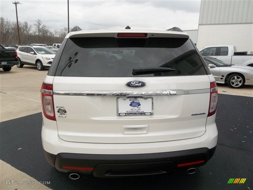 2013 Explorer XLT - White Platinum Tri-Coat / Medium Light Stone photo #5