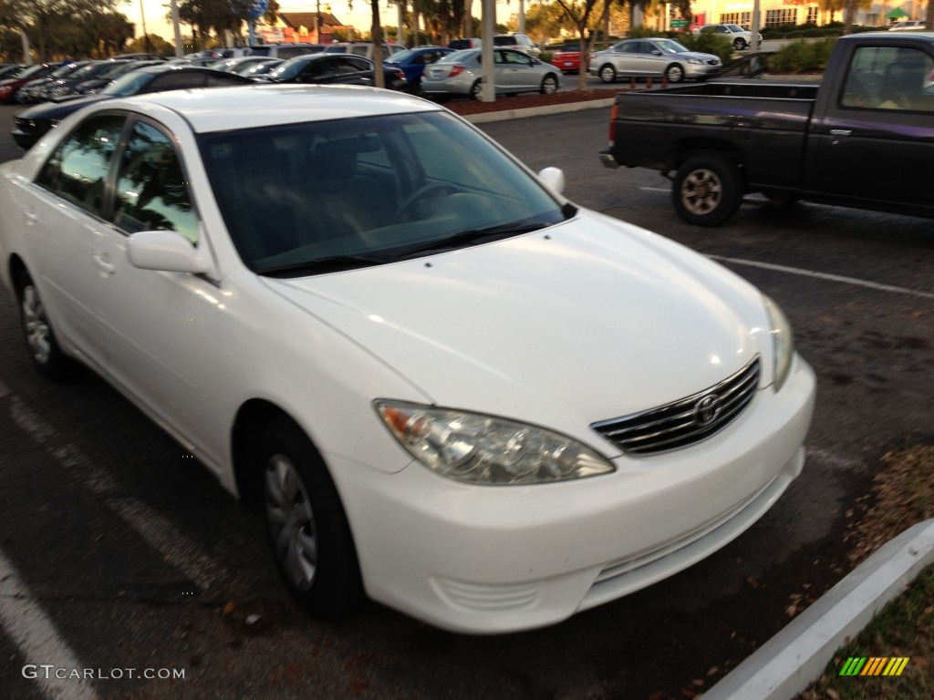 2006 Camry LE - Super White / Stone Gray photo #1