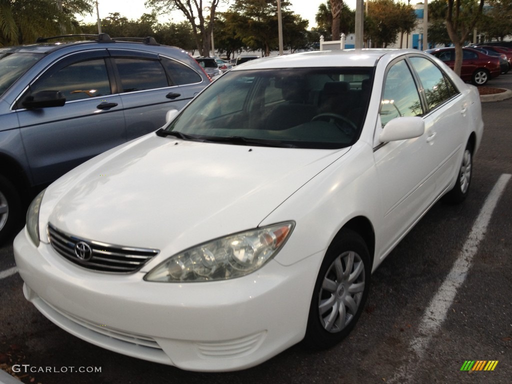 2006 Camry LE - Super White / Stone Gray photo #3
