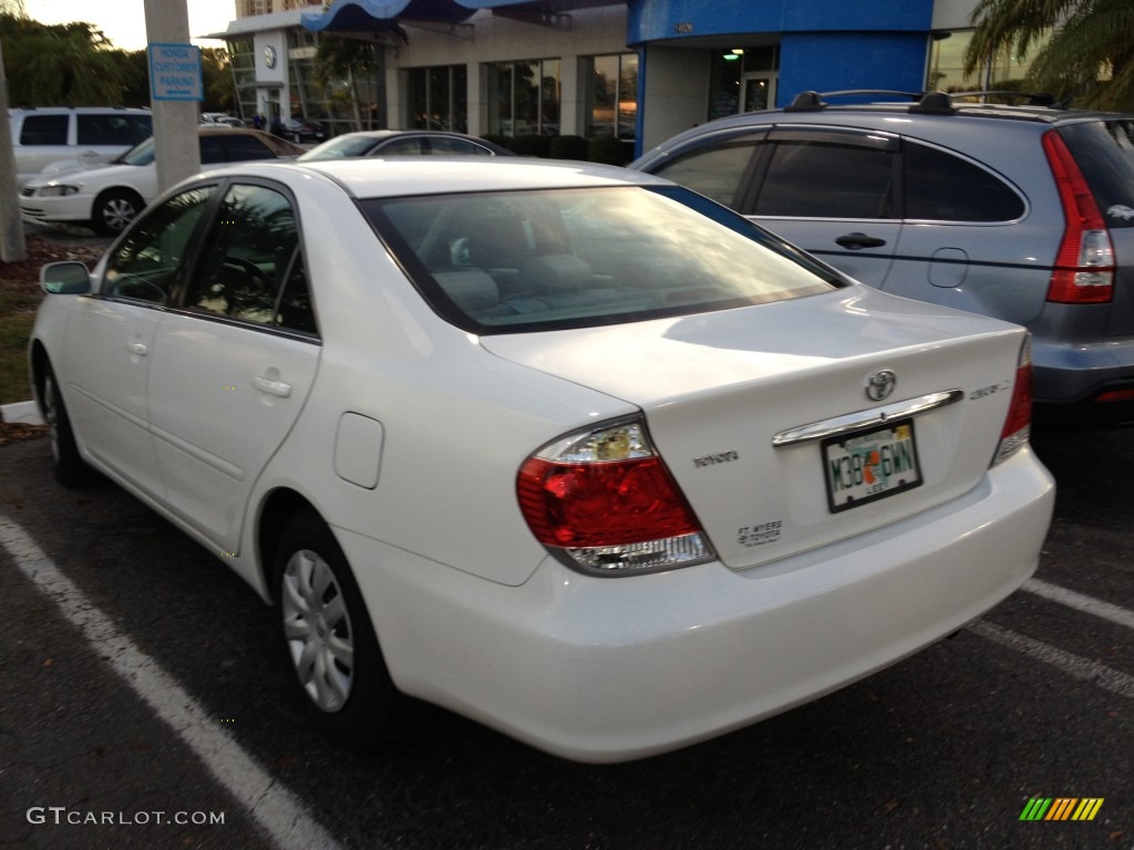 2006 Camry LE - Super White / Stone Gray photo #4