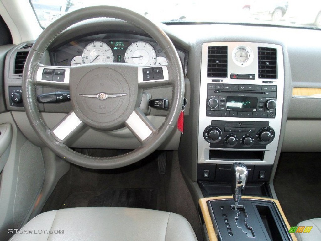 2008 Chrysler 300 Limited Dark Khaki/Light Graystone Dashboard Photo #76779269