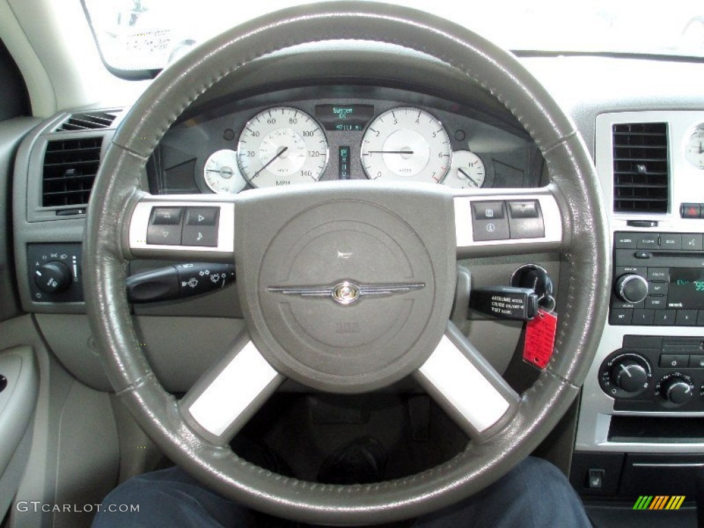 2008 Chrysler 300 Limited Dark Khaki/Light Graystone Steering Wheel Photo #76779575