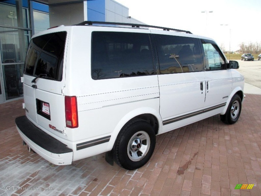 1996 Safari SLE - Summit White / Gray photo #11