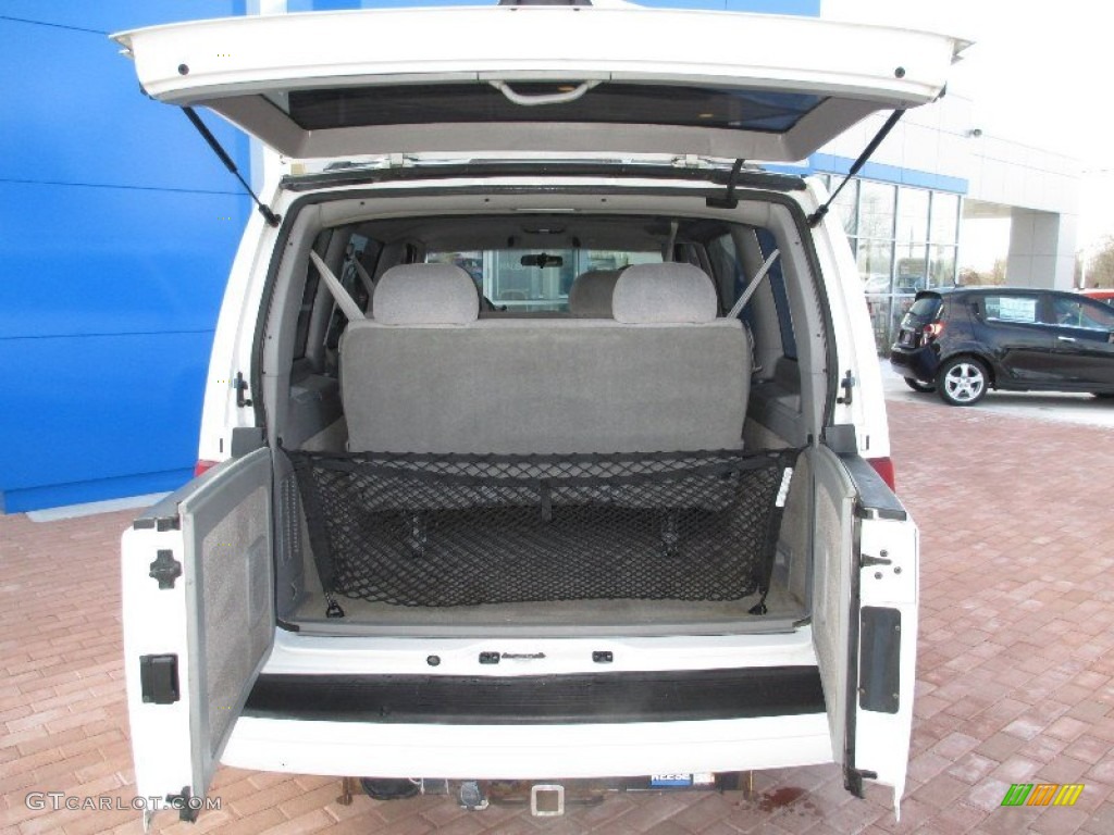 1996 Safari SLE - Summit White / Gray photo #23