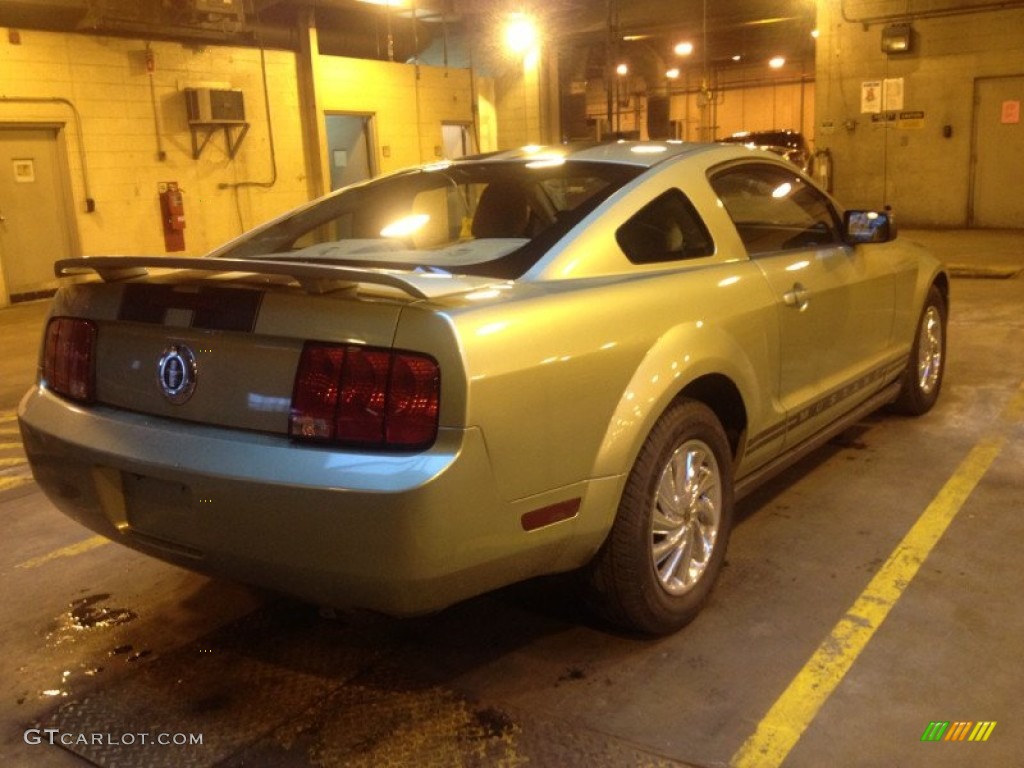 2005 Mustang V6 Deluxe Coupe - Legend Lime Metallic / Light Graphite photo #2