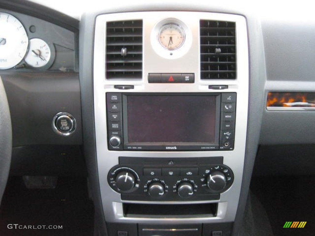 2010 Chrysler 300 C HEMI AWD Controls Photo #76783562