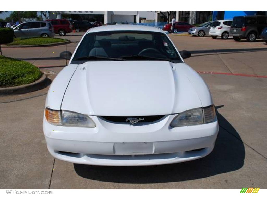 1995 Mustang V6 Coupe - Crystal White / Gray photo #2