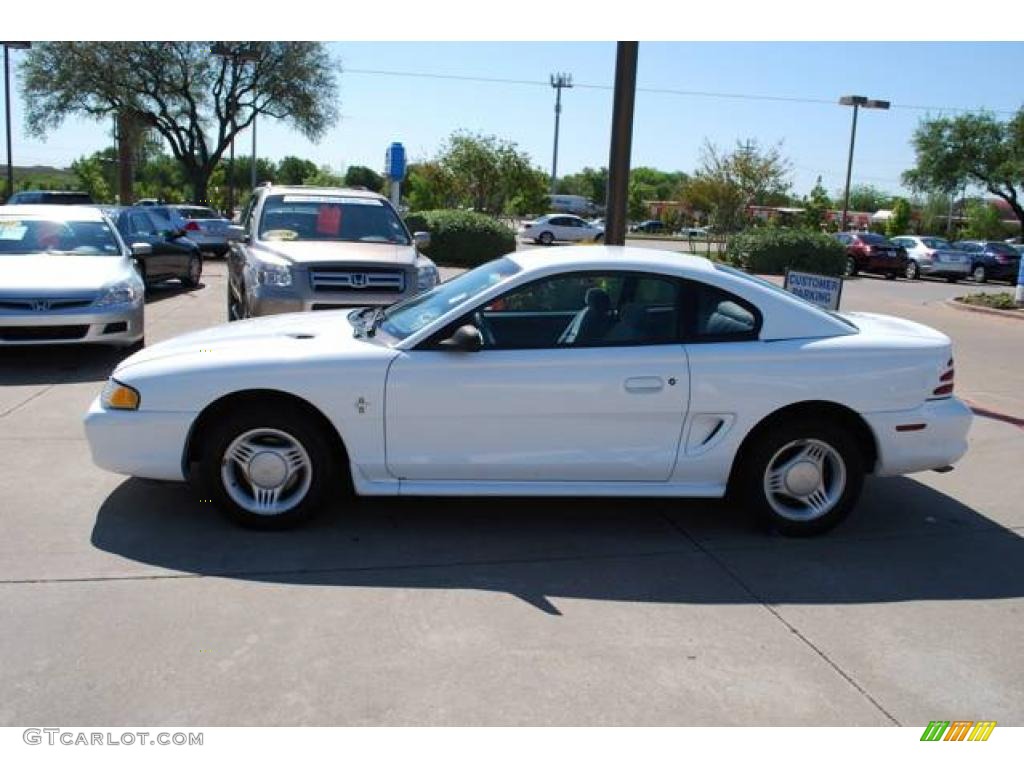 1995 Mustang V6 Coupe - Crystal White / Gray photo #4
