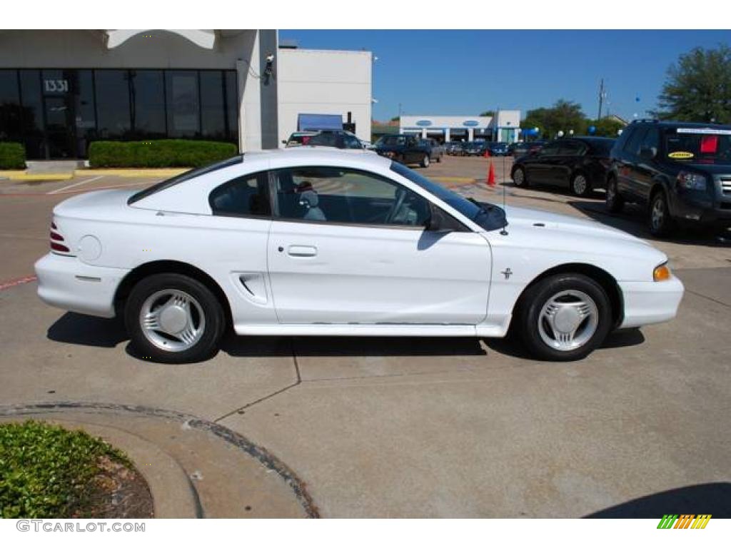 1995 Mustang V6 Coupe - Crystal White / Gray photo #8