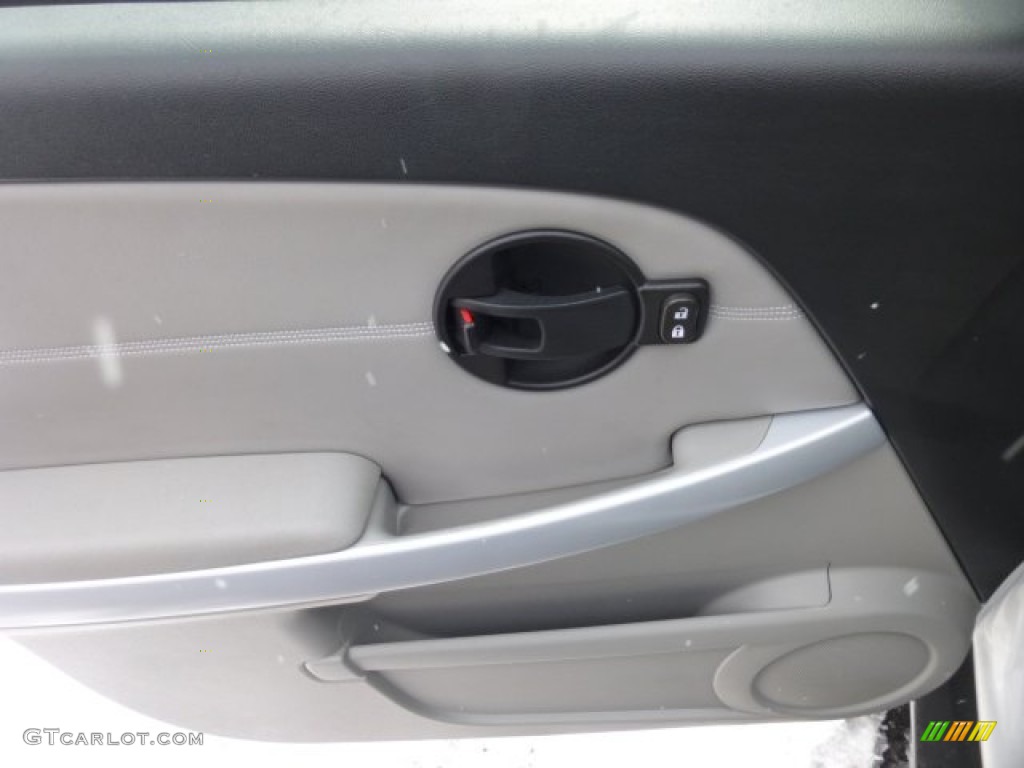 2009 Chevrolet Equinox LT AWD Light Gray Door Panel Photo #76788764
