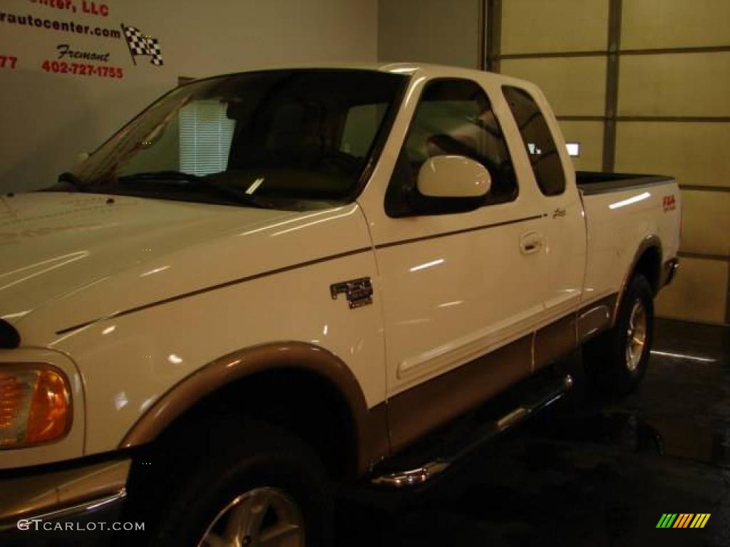 2002 F150 Lariat SuperCab 4x4 - Oxford White / Medium Parchment photo #2