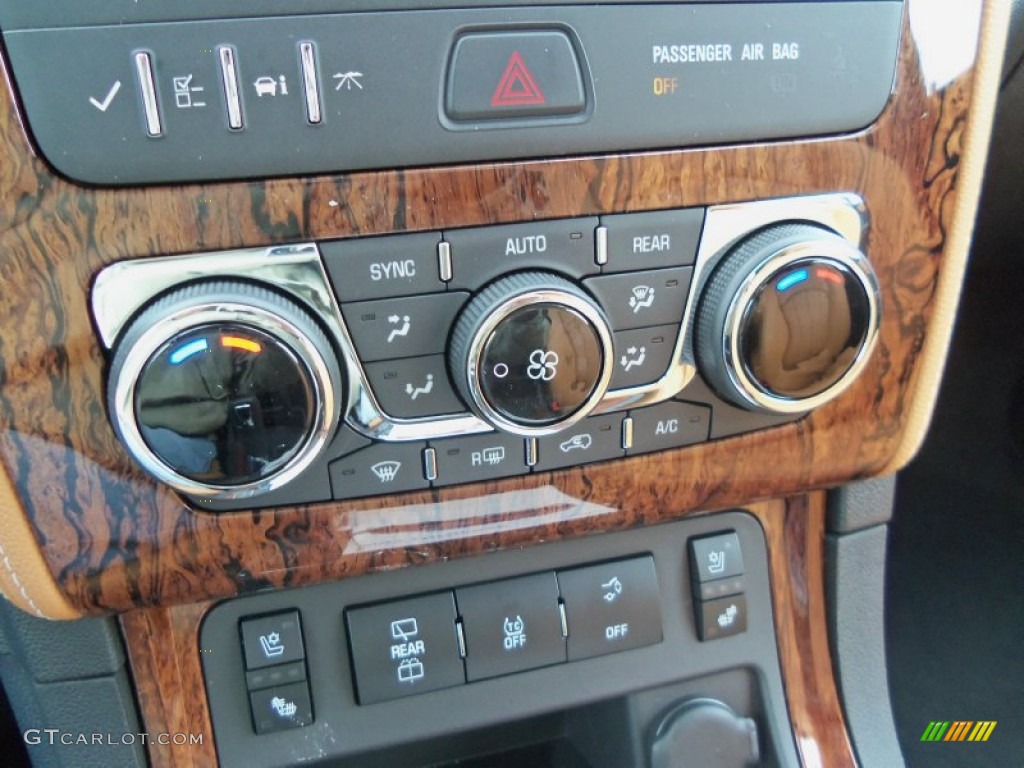 2013 Chevrolet Traverse LTZ AWD Controls Photo #76792037