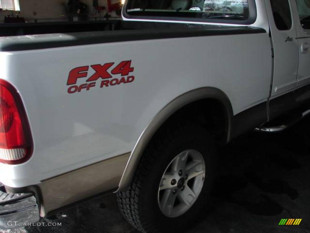 2002 F150 Lariat SuperCab 4x4 - Oxford White / Medium Parchment photo #13