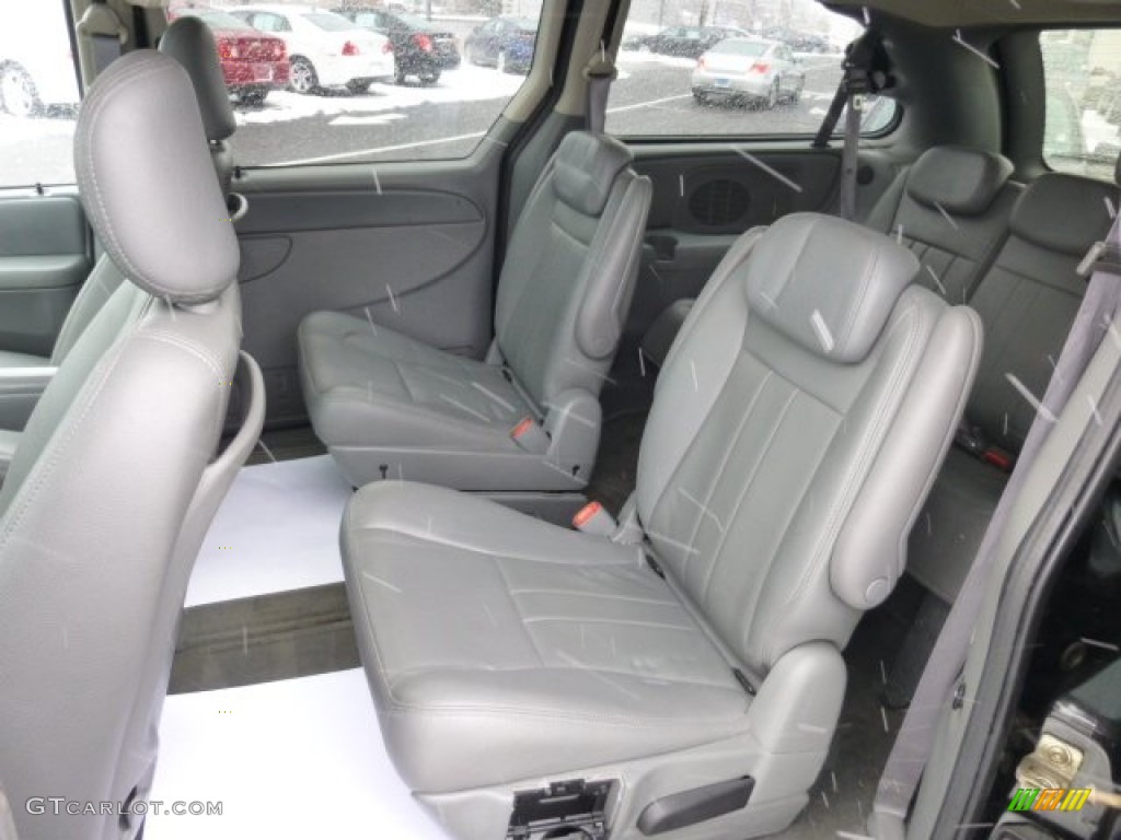 2006 Chrysler Town & Country Touring Rear Seat Photos