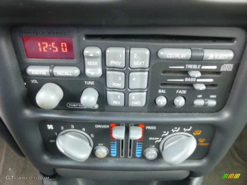 2002 Pontiac Grand Prix SE Sedan Controls Photo #76796588