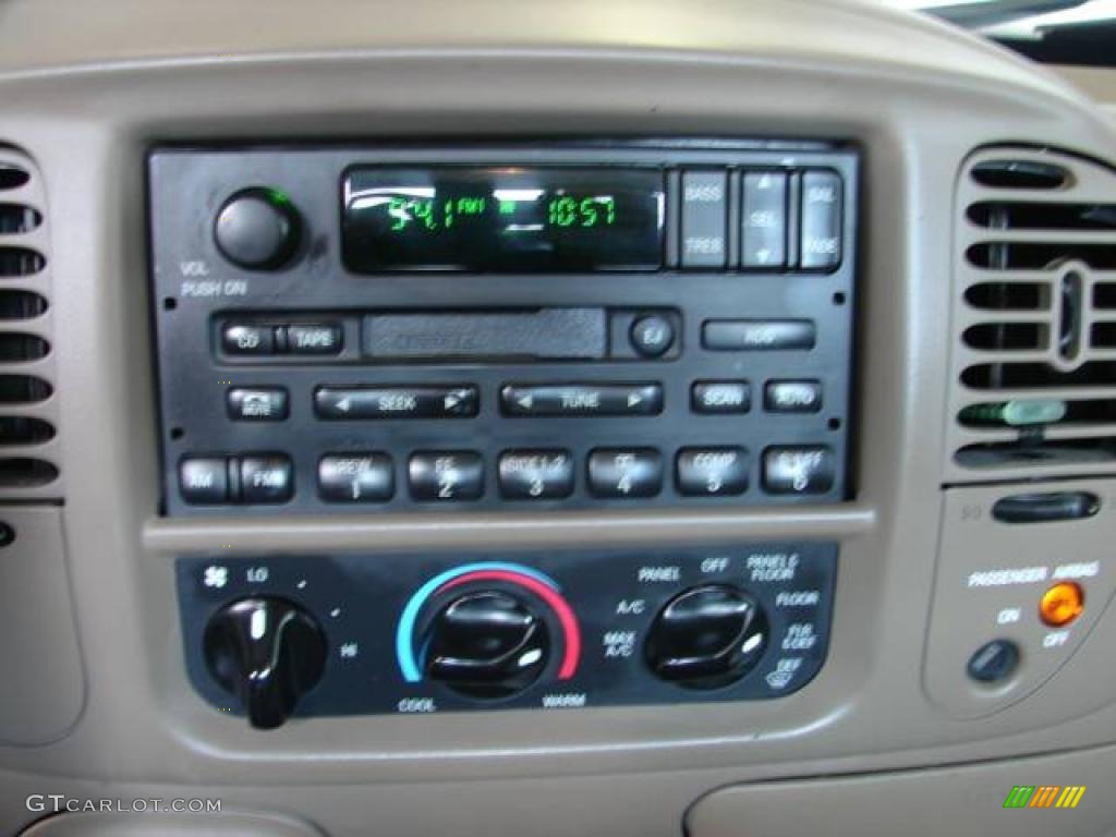 2002 F150 Lariat SuperCab 4x4 - Oxford White / Medium Parchment photo #30