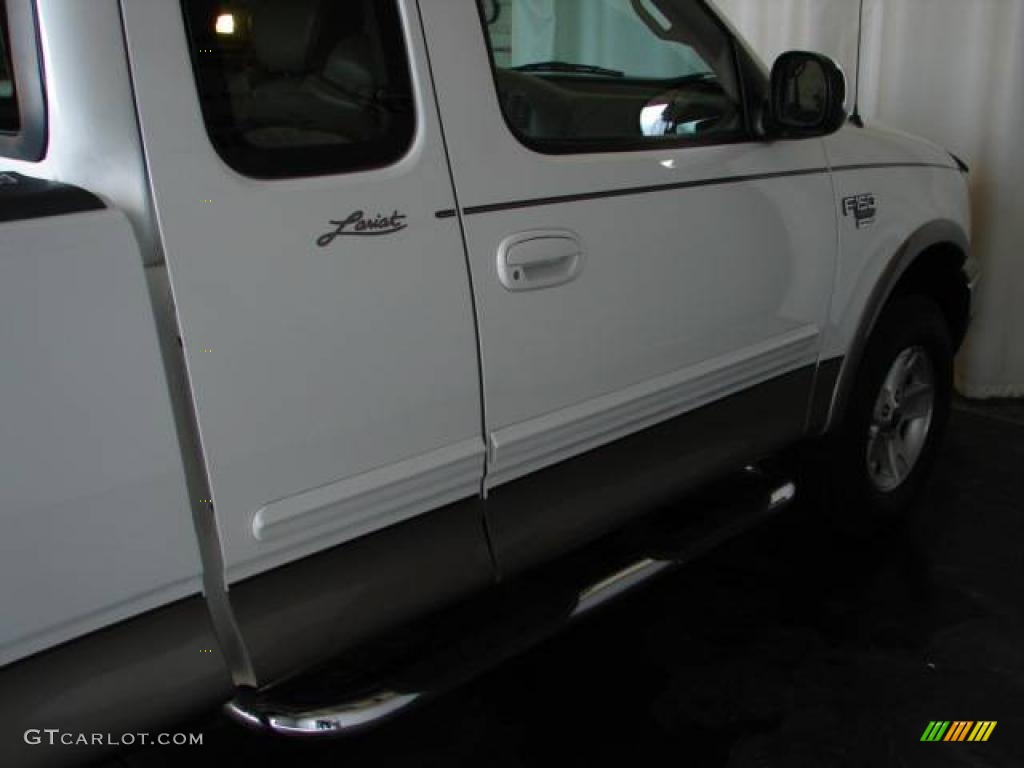 2002 F150 Lariat SuperCab 4x4 - Oxford White / Medium Parchment photo #33