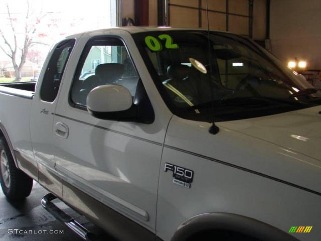2002 F150 Lariat SuperCab 4x4 - Oxford White / Medium Parchment photo #34
