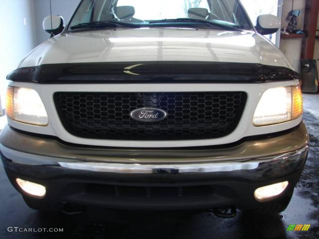 2002 F150 Lariat SuperCab 4x4 - Oxford White / Medium Parchment photo #35