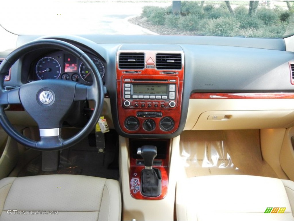 2008 Volkswagen Jetta SE Sedan Pure Beige Dashboard Photo #76799030