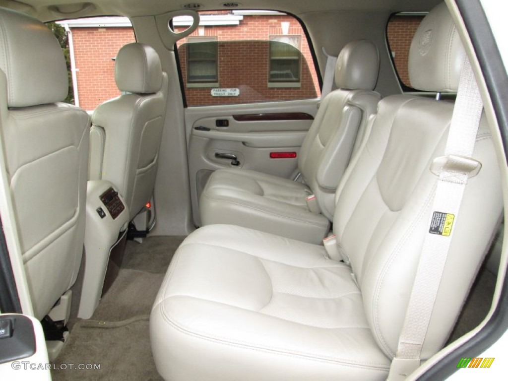 2004 Cadillac Escalade AWD Rear Seat Photo #76800086