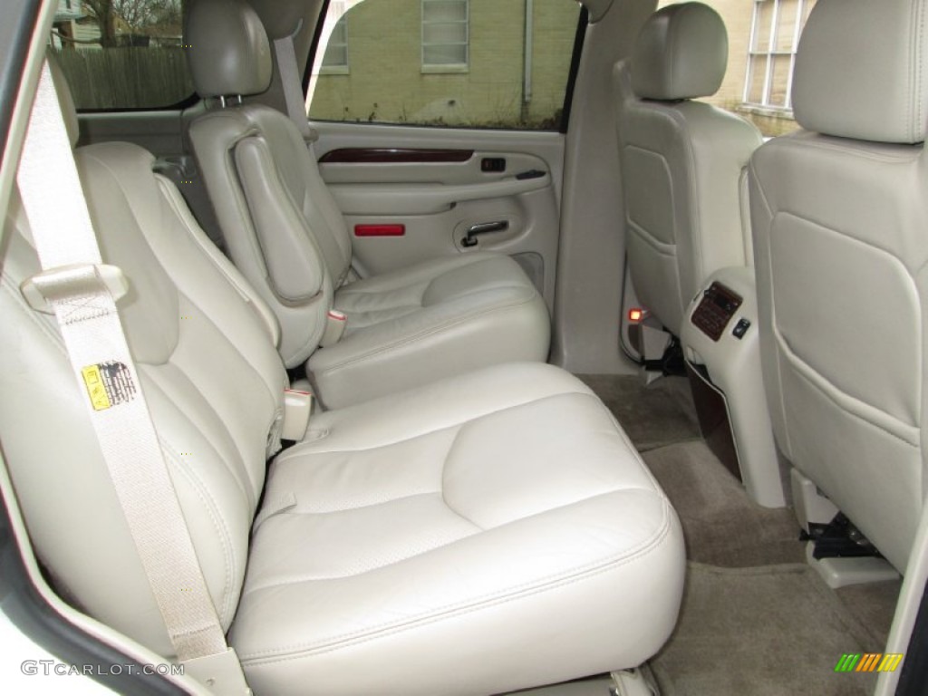 2004 Cadillac Escalade AWD Rear Seat Photo #76800106