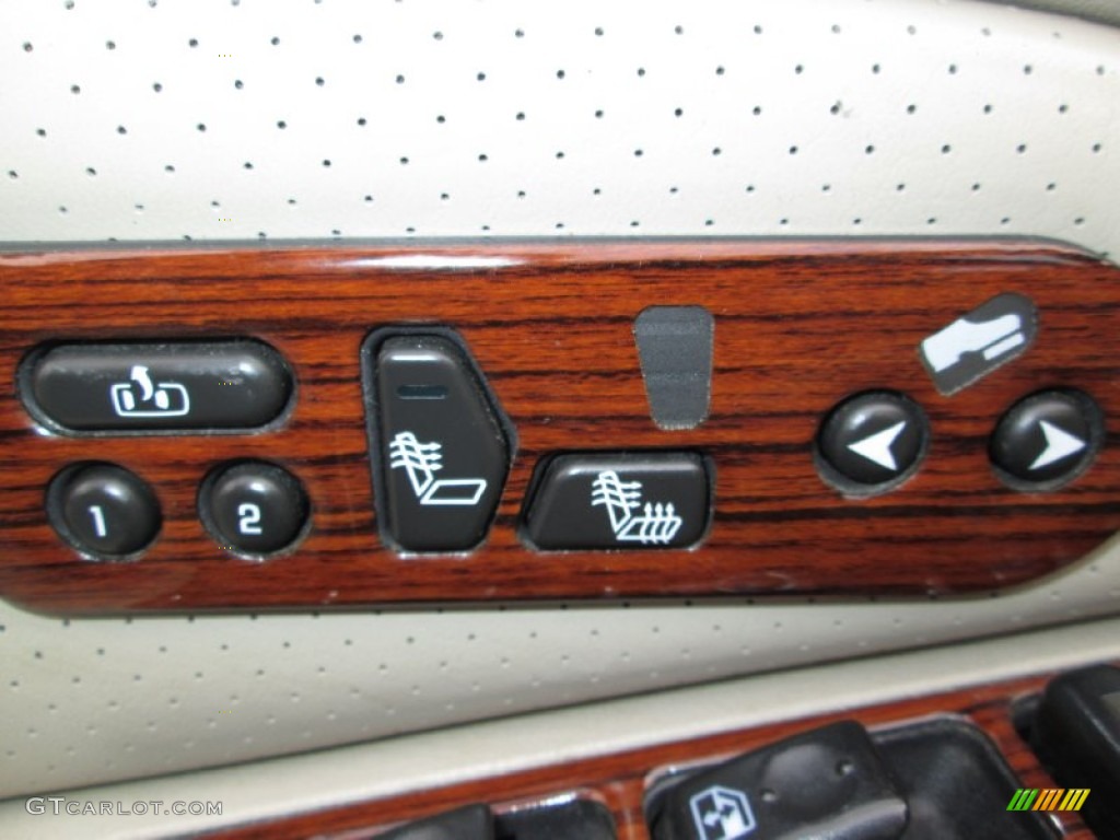 2004 Cadillac Escalade AWD Controls Photo #76800311