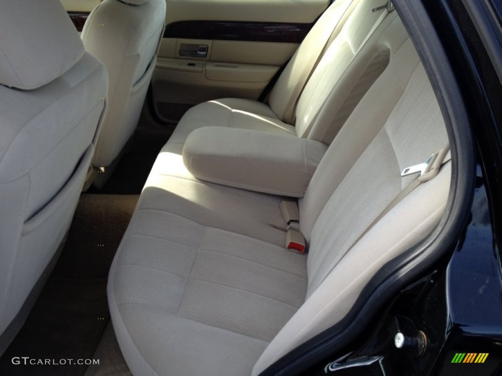 2007 Grand Marquis GS - Black Clearcoat / Light Camel photo #7