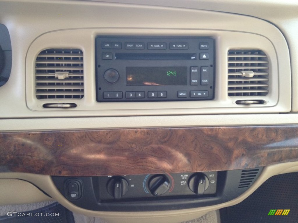 2007 Grand Marquis GS - Black Clearcoat / Light Camel photo #12