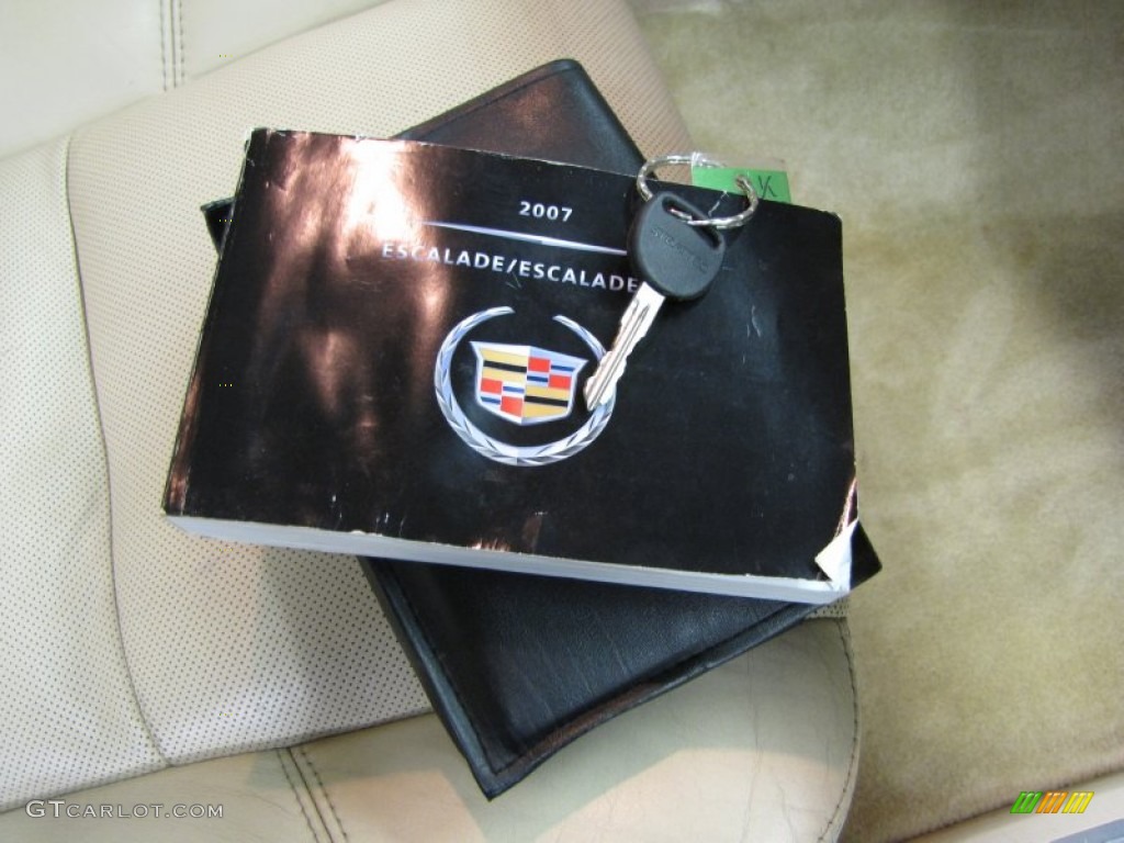 2007 Cadillac Escalade AWD Books/Manuals Photo #76802633