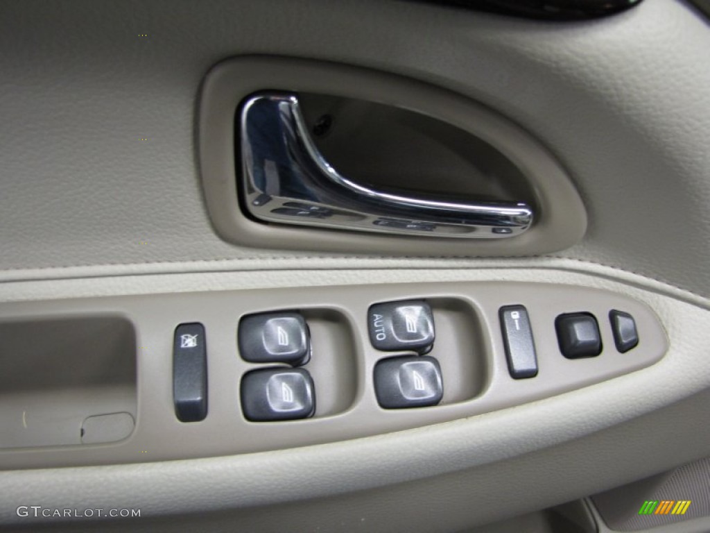 2003 Volvo S40 1.9T Controls Photos