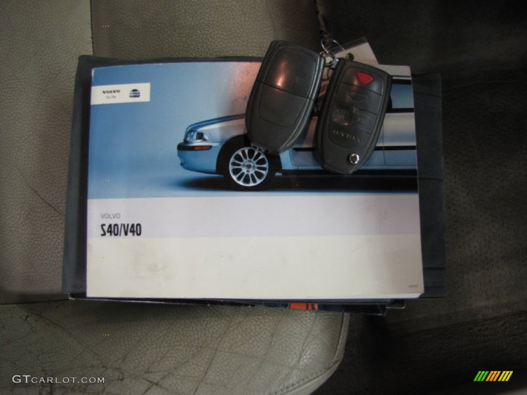 2003 Volvo S40 1.9T Books/Manuals Photos