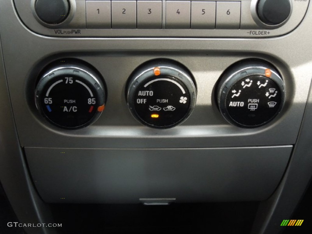2006 Suzuki Aerio SX Premium Sport Wagon Controls Photos