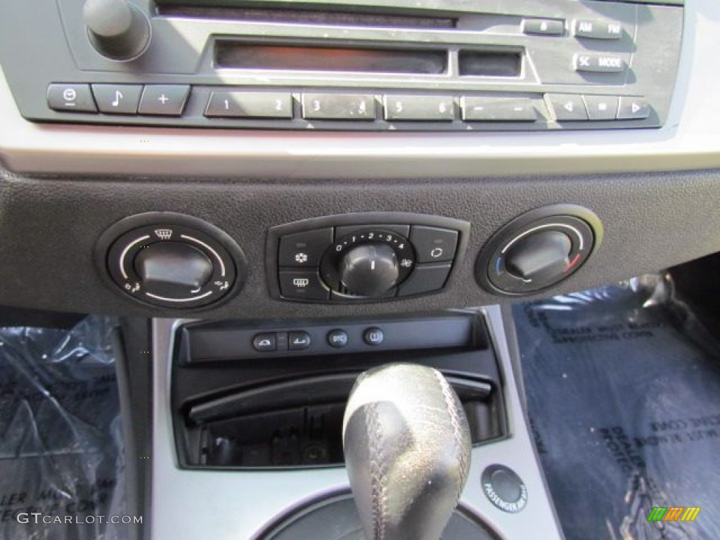 2005 BMW Z4 2.5i Roadster Controls Photo #76807401