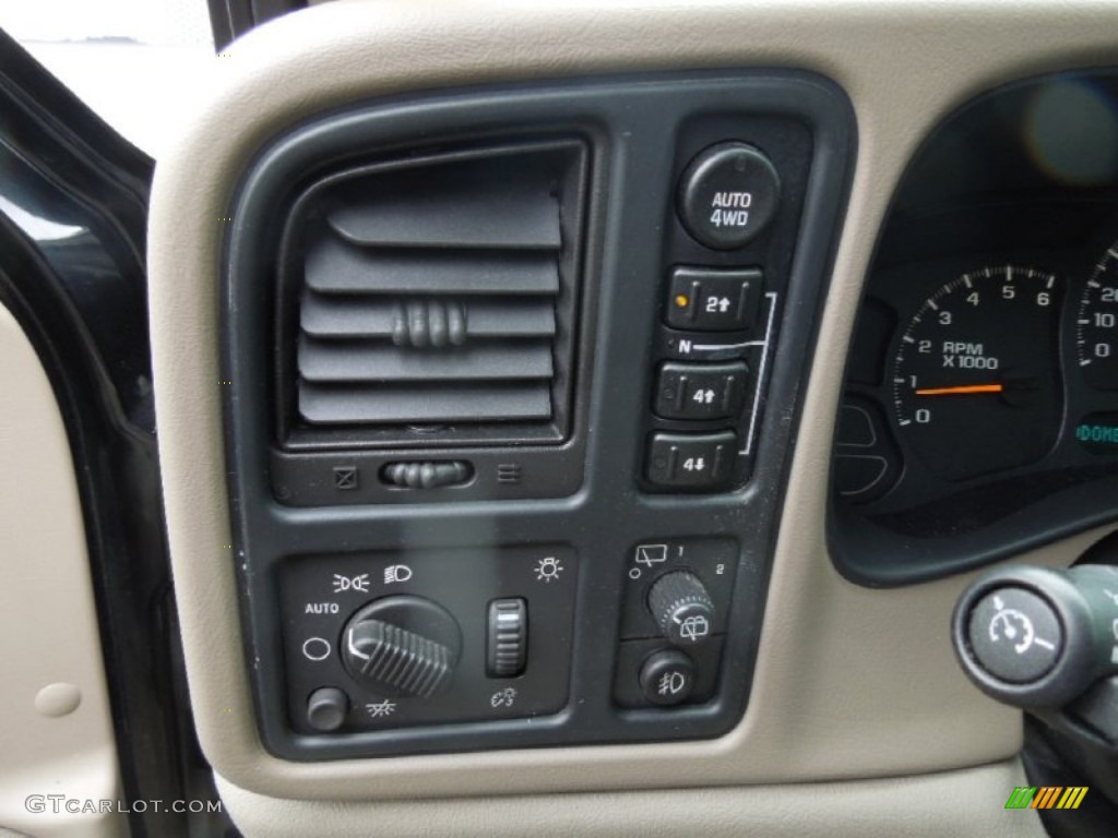 2005 Chevrolet Suburban 1500 Z71 4x4 Controls Photo #76808811