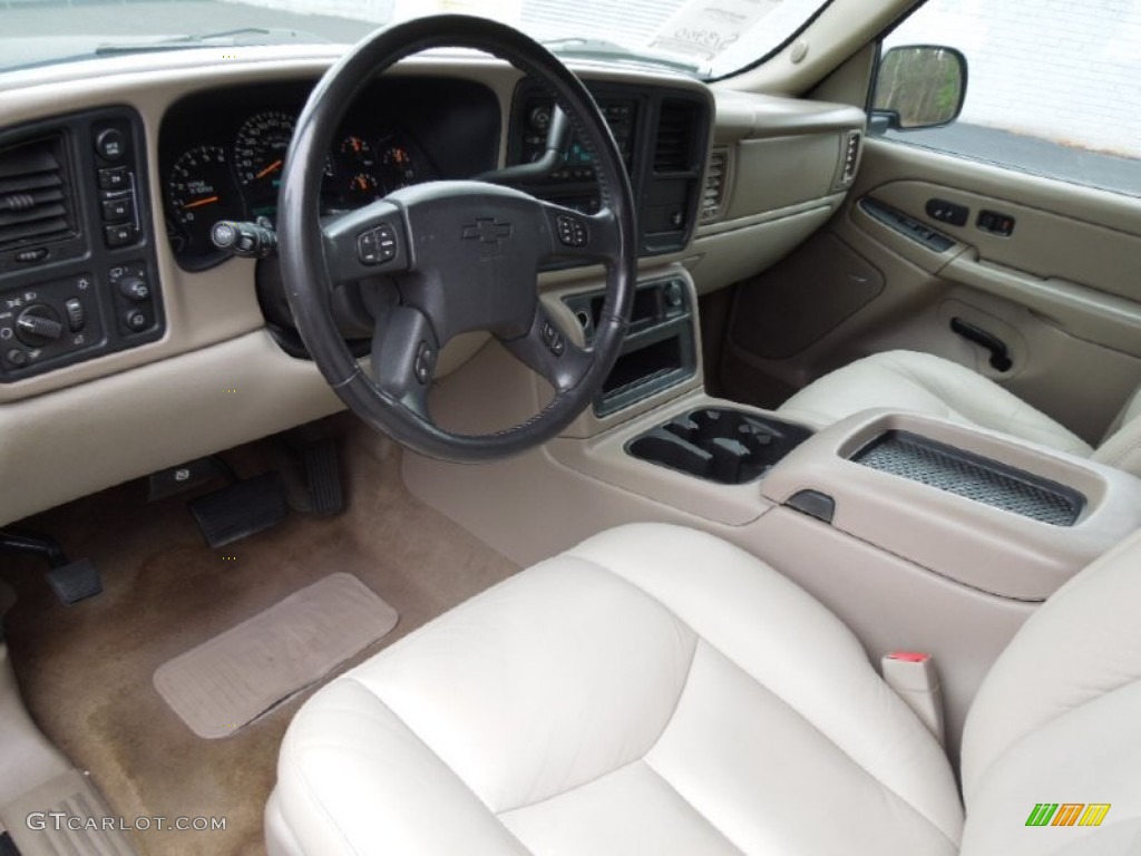 Tan/Neutral Interior 2005 Chevrolet Suburban 1500 Z71 4x4 Photo #76809072