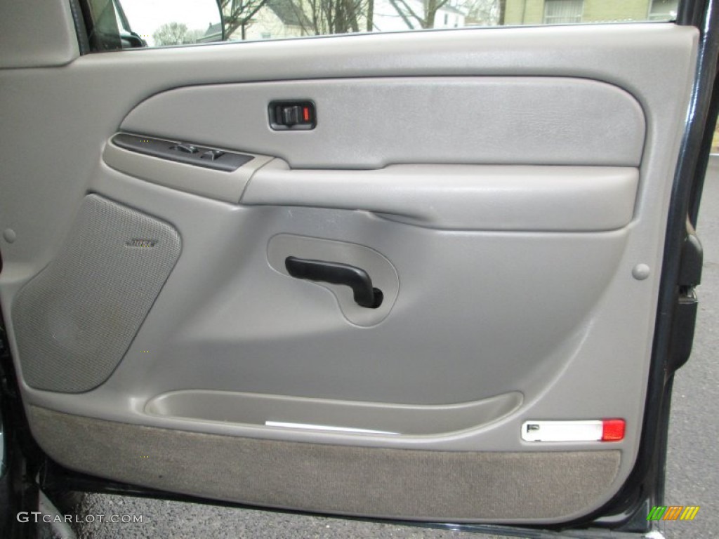 2005 Chevrolet Suburban 1500 LS 4x4 Gray/Dark Charcoal Door Panel Photo #76809248