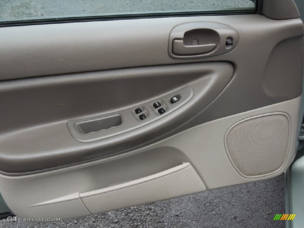2005 Chrysler Sebring Sedan Light Taupe Door Panel Photo #76809327