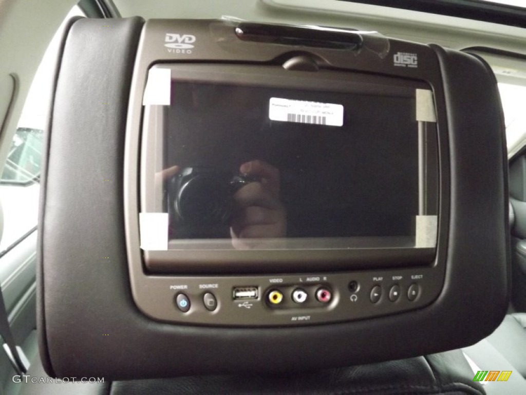 2013 Cadillac Escalade Platinum AWD Entertainment System Photo #76809696