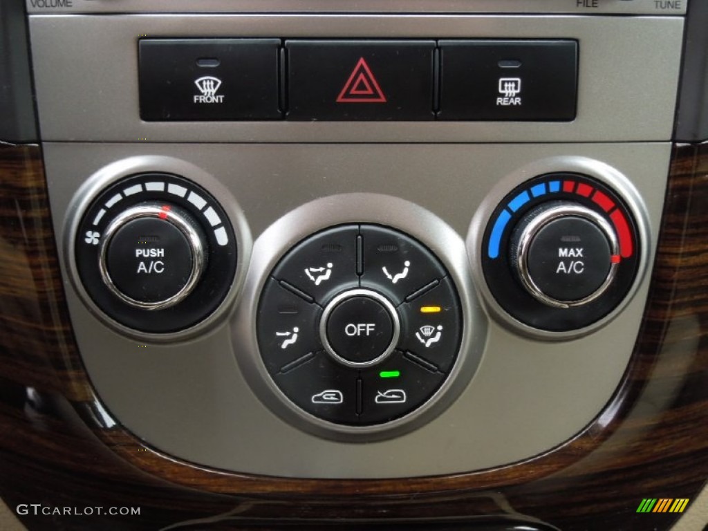 2011 Hyundai Santa Fe GLS AWD Controls Photos