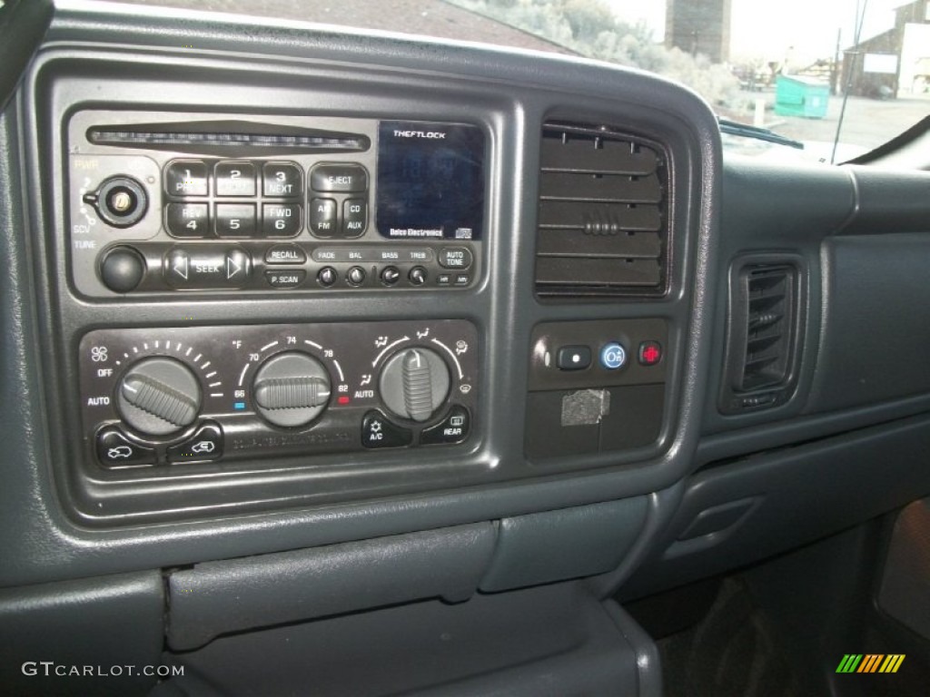 2002 Chevrolet Avalanche The North Face Edition 4x4 Controls Photo #76810452