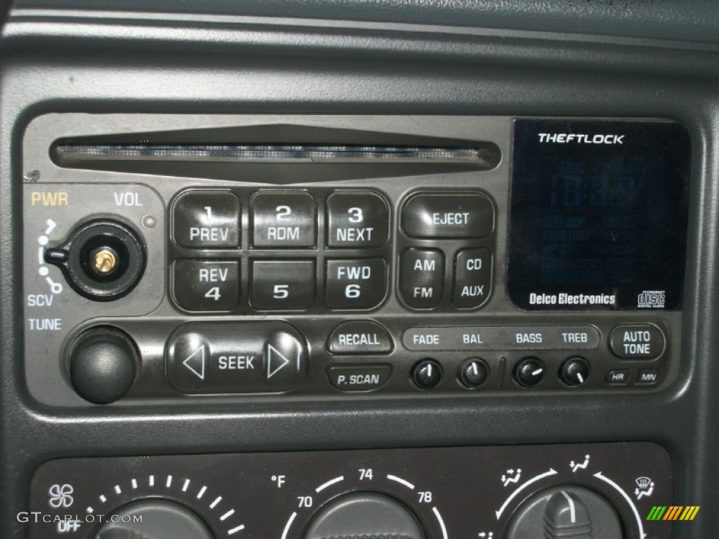 2002 Chevrolet Avalanche The North Face Edition 4x4 Audio System Photo #76810477