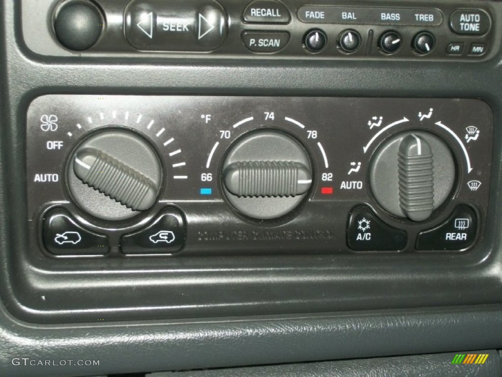 2002 Chevrolet Avalanche The North Face Edition 4x4 Controls Photo #76810506