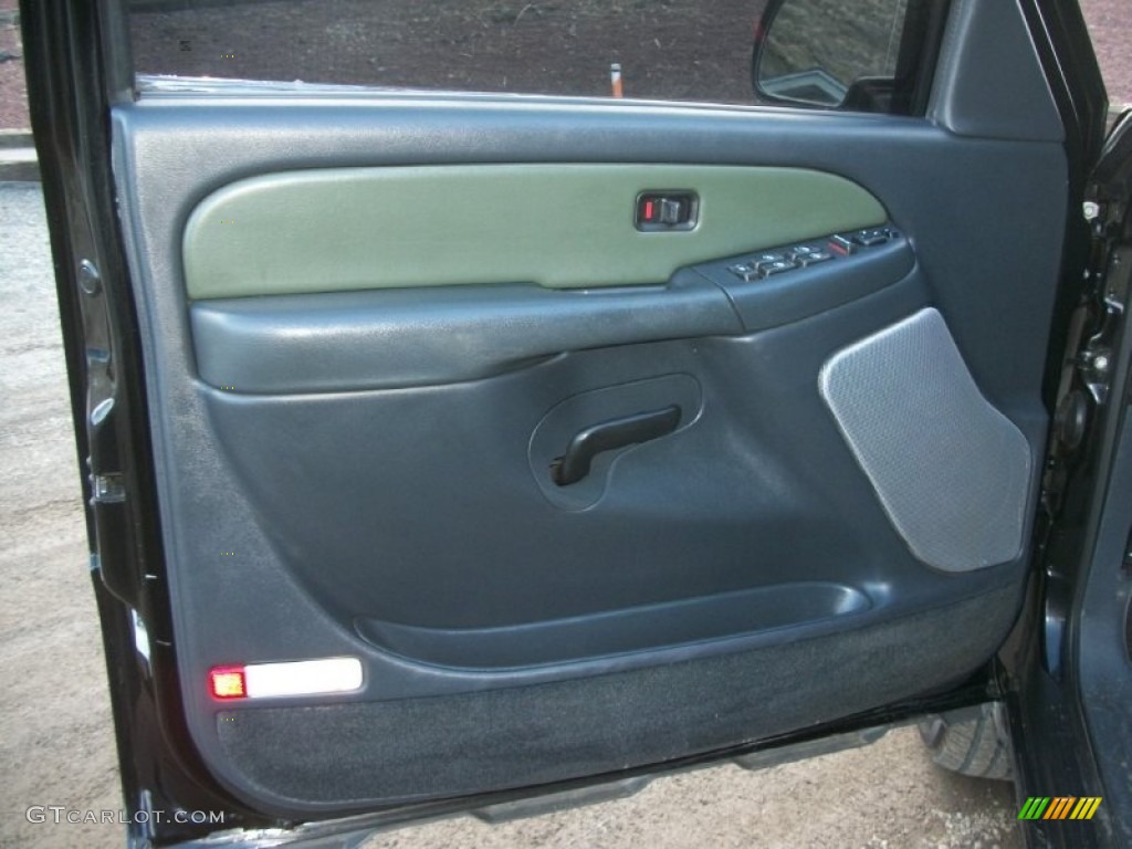 2002 Chevrolet Avalanche The North Face Edition 4x4 Cedar Green/Graphite Door Panel Photo #76810641