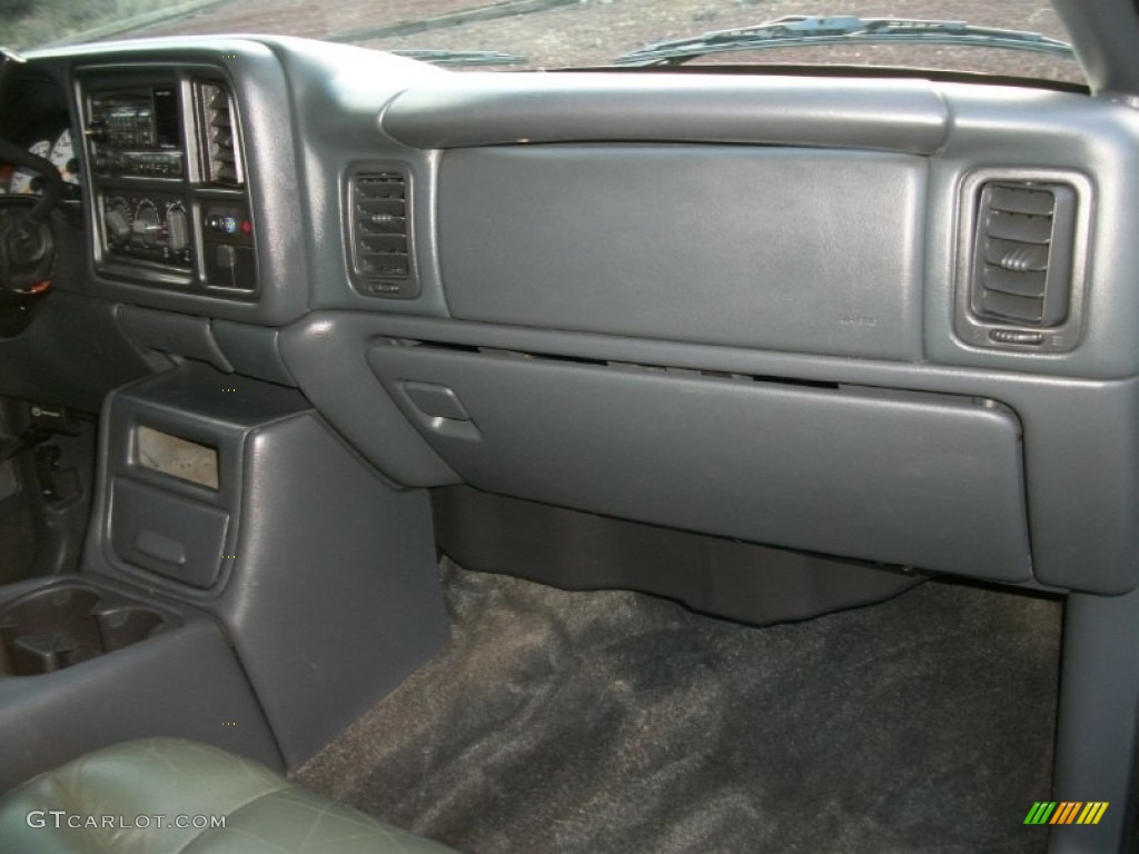 2002 Chevrolet Avalanche The North Face Edition 4x4 Dashboard Photos